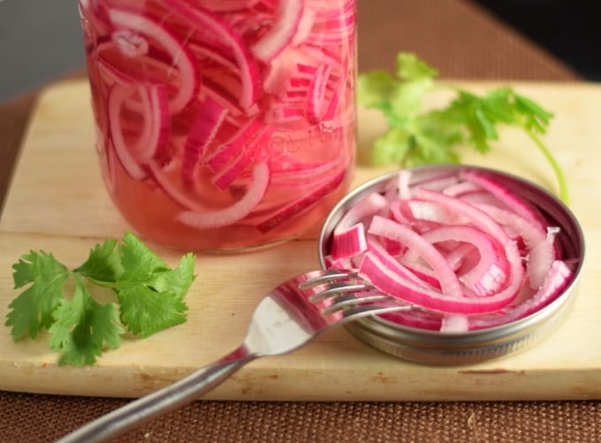 Quick-Pickled Red Onions Recipe (Zesty & Crunchy)