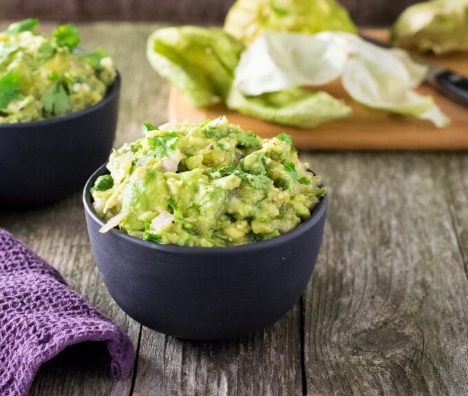 https://www.foxvalleyfoodie.com/wp-content/uploads/2016/07/Easy-Roasted-Tomatillo-Guacamole.jpg