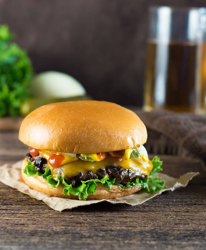 https://www.foxvalleyfoodie.com/wp-content/uploads/2017/04/how-to-make-burger-patties-like-restaurant.jpg