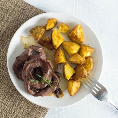 https://www.foxvalleyfoodie.com/wp-content/uploads/2022/10/pan-fried-deer-heart-recipe-500x500.jpg