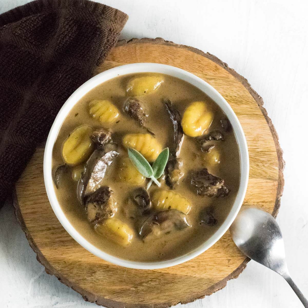 https://www.foxvalleyfoodie.com/wp-content/uploads/2023/12/beef-and-mushroom-soup-recipe.jpg