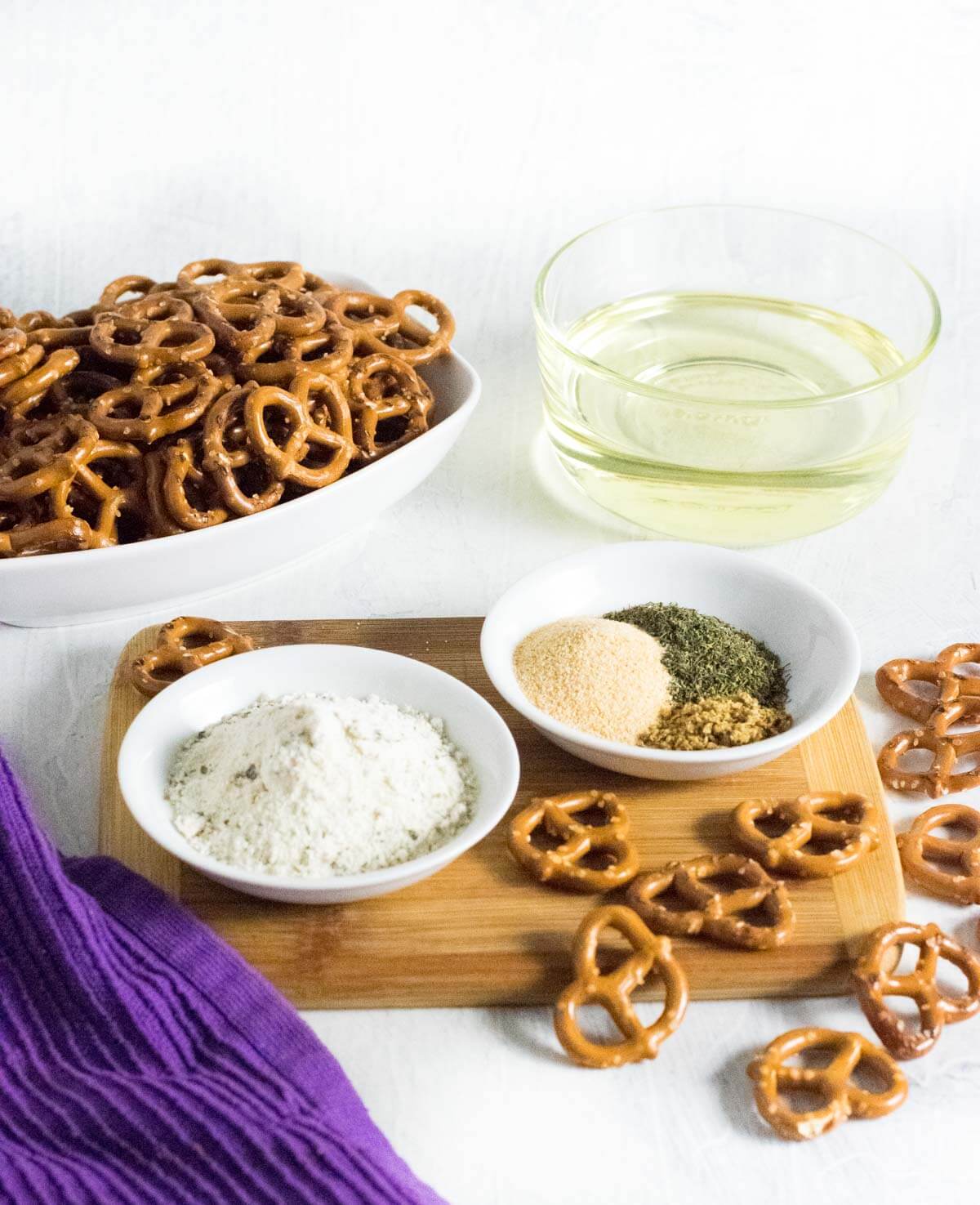 Seasoned pretzels ingredients.