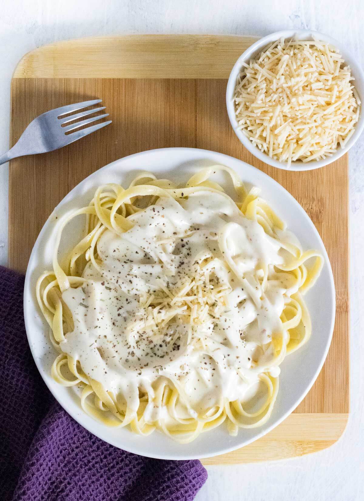 Alfredo sauce with cream cheese.